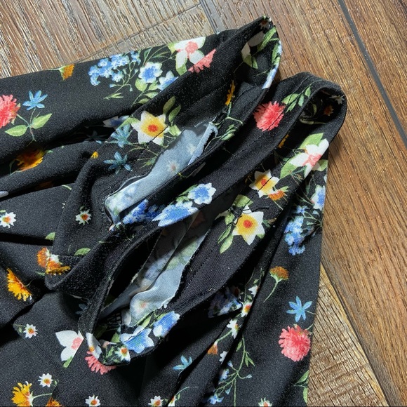 Soho Apparel Floral Stretch Belted Ankle Pants Size M - Picture 10 of 15